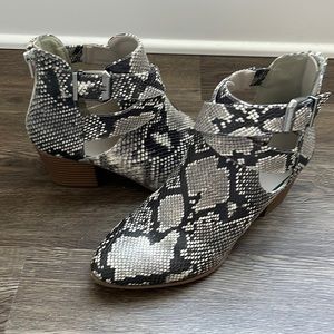 Snake skin booties size 8.5